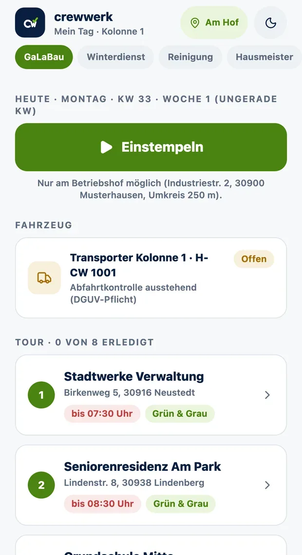 Mein Tag: Einstempeln am Betriebshof, Fahrzeug mit offener Abfahrtskontrolle, Tour mit acht Stopps